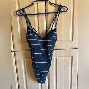 Kona Sol women’s one-piece swimsuit-size S